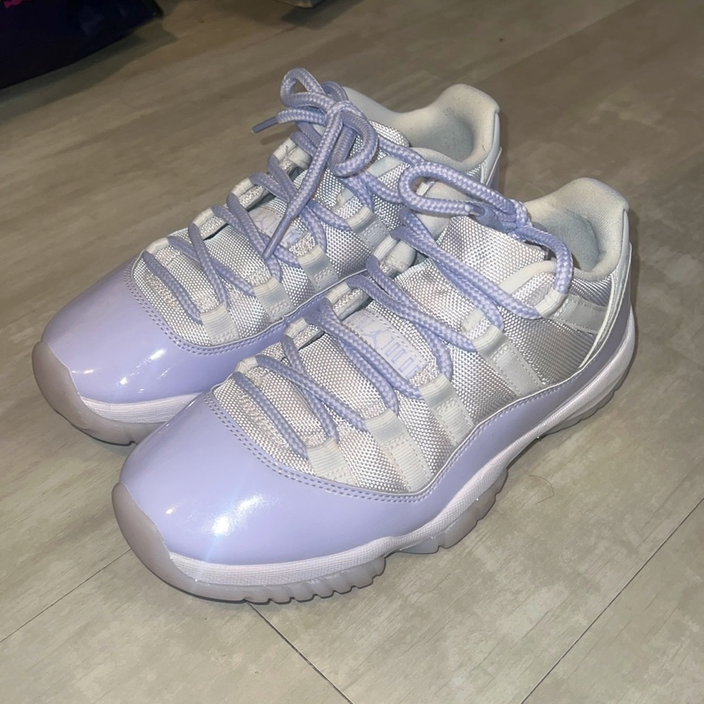 Jordan 11 Low “Pure Violet”